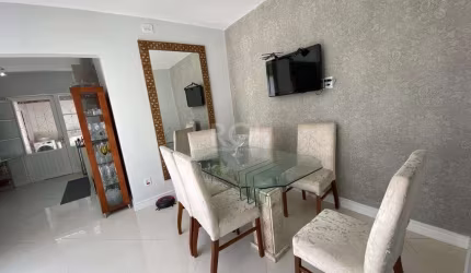 Casa residencial com  4 dormitórios sendo 2 suite com sacada. No térreo : garagem para até 3 carros, escritório, ampla sala de estar e jantar com clarabóia, cozinha com cuba industrial e  área de serv