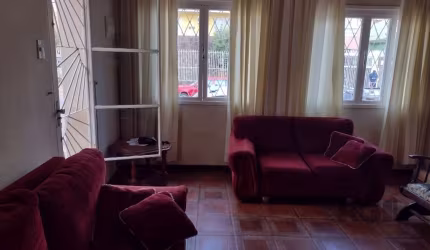 CASA TÉRREA EM EXCELENTE  LOCALIZAÇÃO PODENDO SERVIR PARA RESIDENCIAL OU COMERCIAL.&lt;BR&gt;composta de 03 dormitórios ,sala de estar, copa cozinha, área de serviço separada . EXCELENTE PÁTIO,  local