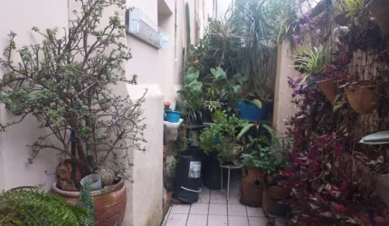 Apartamento com 3 dormitórios, escritório, sala, cozinha, área de serviço, 2 banheiros, pátio e com garagem com contrato de compra e venda no prédio ao lado.&lt;BR&gt;Térreo de frente para a rua.  &lt