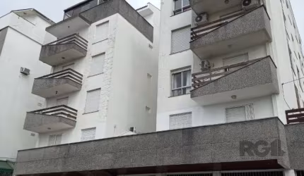 Ótima cobertura, com 133m² de área útil,  03 dormitórios, sendo 01 suíte, todo mobiliado, sala,cozinha, banheiro, bem ventilado, ensolarado, vista definitiva, possui 01 vaga de garagem. Prédio com ele