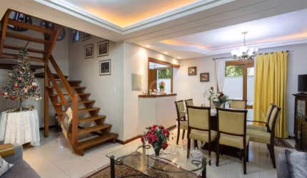 Maravilhosa casa, com muito conforto e elegância. Casa no maravilhoso bairro Jardim Isabel,  rua muito calma e linda, com 3 dormitórios, sendo uma suíte com tamanho diferenciado, com banheira de hidro
