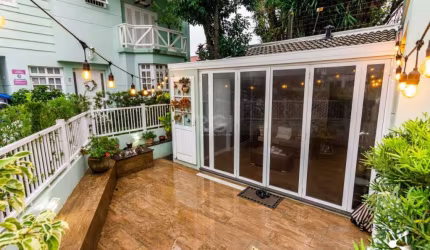 CASA, 4 DORMITÓRIOS, 1 SUÍTE, 2 VAGAS DE GARAGEM, BAIRRO GUARUJÁ, PORTO ALEGRE/RS &lt;BR&gt;     &lt;BR&gt;&lt;BR&gt;Maravilhosa e impecável casa com pátio privativo (garden) em condomínio diferenciad
