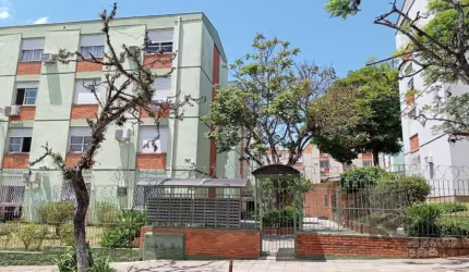 Apartamento de 3 dormitórios, banheiro, living para dois ambientes, cozinha e área de serviço. Condomínio conta com playground infantil, quadra de futebol infantil, salão de festas com churrasqueira, 
