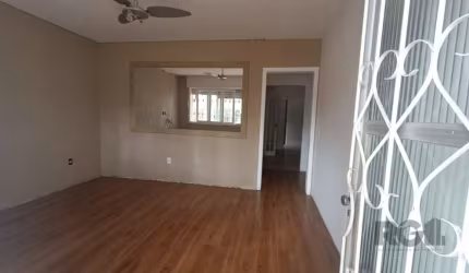 Apartamento 3 dormitórios, 1 vaga de garagem fechada no bairro Camaquã, Porto Alegre/RS      &lt;BR&gt;  &lt;BR&gt;&lt;BR&gt;Apartamento térreo, com 3 dormitórios, 1 banheiro com banheira, garagem fec