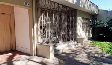Espaçoso Imóvel Residencial e Comercial de 4 Dormitórios com Excelente Localização!&lt;BR&gt;Este imóvel incrível combina perfeitamente o conforto residencial com o potencial comercial. Com 4 amplos d
