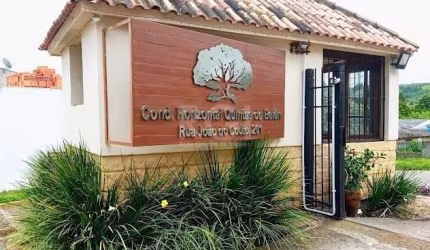 Casa em condomínio fechado no bairro Belém Velho, excelente localização. Lugar seguro, tranquilo e sossegado junto à natureza, com 4 dormitórios, sendo 3 suítes, amplo living com 2 ambientes e lareira