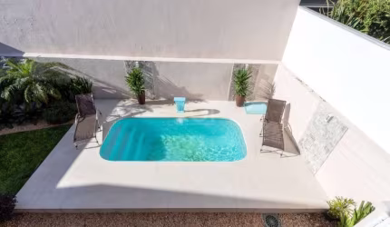 Venda - Casa em condomínio - 3 amplas suítes - Pátio privativo com piscina - 4 vagas - Conceito aberto - Bairro Hípica - Zona Sul &lt;BR&gt;&lt;BR&gt;Casa em condomínio, contemporânea, 3 suítes e um e