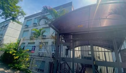 EXCELENTE APARTAMENTO COM 3 DORMITORIOS, 2 BANHEIROS SOCIAIS, 1 LAVABO, SALA, COZINHA, AREA DE SERVICO E DEPENDENCIA. QUARTO ANDAR OU QUINTO PAVIMENTO, FRENTE. MUITO BEM LOCALIZADO NA RUA DOM PEDRO II