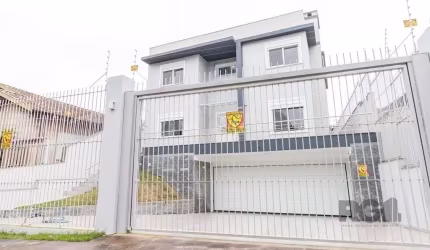 Maravilhosa casa modelo sobrado com 03 (três) pavimentos, com 254m² de área construída. Casa composta por 04 (quatro) dormitórios, sendo 03 (três) suítes (suíte master com banheira de hidromassagem, a
