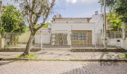 Casa de 4 dormitorios para venda no Bairro Passo da Areia.&lt;BR&gt;Ampla residência, Desocupada, que pode ser utilizada como comercial, excelente localização proximo da nova conexão da rua Anita Gari