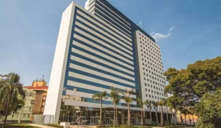 Apartamento está localizado na Cidade Baixa , possui com 22,98m² de area util com um quarto um banheiro e uma vaga de garagem . Predio com infra -completa  Proximo a todas as comodidades e facilidades