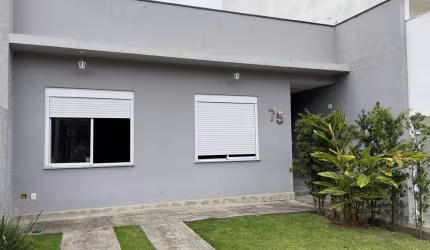 CASA DE 2 DORMITÓRIOS E 3 BANHEIROS, COM GARAGEM  NO BAIRRO GUARUJÁ PRÓXIMO A IPANEMA E ZAFFARI, PORTO ALEGRE RS    &lt;BR&gt;   &lt;BR&gt;Casa super moderna,  com 2 suítes, ar-condicionado nos dormit