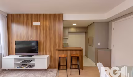 Apartamento novo nunca habitado, sem mobília, está com piso laminado na sala e nos 3 dormitórios.&lt;BR&gt;&lt;BR&gt;Fotos referentes ao apartamento decorado.*