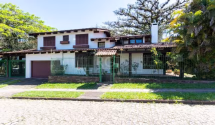 Casa Rústica Excepcional no Jardim Isabel &lt;BR&gt;&lt;BR&gt;Descubra o charme desta incrível casa de estilo rústico no desejado bairro Jardim Isabel! Com 4 dormitórios, incluindo uma suíte master co