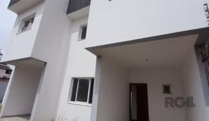 Casa em condomínio fechado, 3 dormitórios, sendo uma suíte, living dois ambientes, cozinha integrada, lavabo, espaço gourmet com churrasqueira, área de serviço, terraço, garagem e pátio.