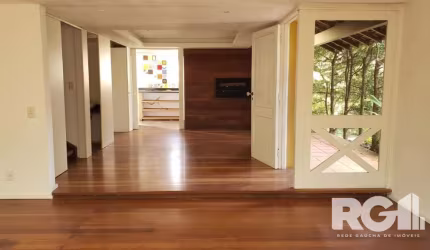 Casa em condomínio na Zona Sul, próximo condomínio Jardim do Sol, estar íntimo, living para 4 ambientes com lareira, churrasqueira, pergolado com segunda churrasqueira, lavabo, cozinha montada, lavand