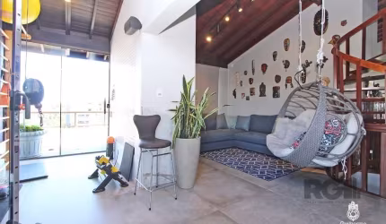 Excelente cobertura à venda localizado na Rua Guadalupe, no bairro Jardim Lindóia em Porto Alegre. Este imóvel conta com área construída de 301m², oferecendo 4 quartos, sendo 2 suítes, 2 banheiros e 3
