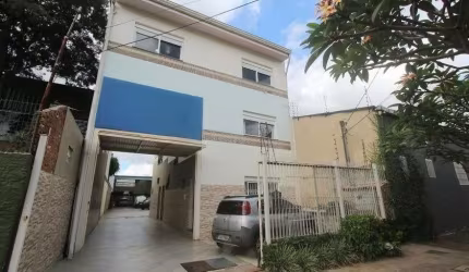Ótima casa composta por 3 dormitórios, sendo 1 suíte, closet, 3 banheiros, living 2 ambientes, cozinha ampla, e prédio COMERCIAL adjacente onde hoje é uma oficina mecanica, podendo ser demolida!&lt;BR