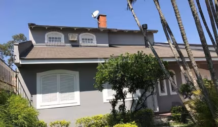 Belíssimo Sobrado&lt;BR&gt;Impecável na Avenida Manoel Elias, próximo a FAPA&lt;BR&gt;&lt;BR&gt;Para fins residenciais ou comerciais &lt;BR&gt;&lt;BR&gt;Amplo jardim arborizado &lt;BR&gt;&lt;BR&gt;Pát