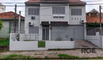 Casa de 5 dormitorios a venda no bairro Cristo Redentor.&lt;BR&gt;Casa residencial com 5 dormitórios, sendo 1 suite no bairro Cristo Redentor.&lt;BR&gt;Imovel com 300m² de área privativa, de frente, p