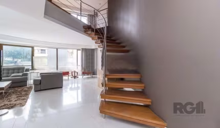 Apartamento de 4 dormitórios a venda no Bairro Bela Vista.&lt;BR&gt;Duplex apartamento totalmente mobiliado, com 256 m² de área privativa no coração do bairro Bela Vista. Na parte inferior living para