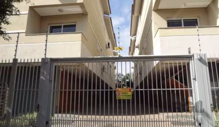 EXCELENTE,casa em condomínio, conforto de casa e toda a segurança de condomínio. Apenas 8 casas no condomínio. a casa possui 3 dormitórios. No térreo possui amplo espaço com churrasqueira e garagem pa