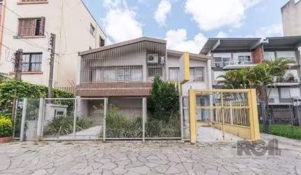 Casa deslumbrante no bairro Petrópolis, imediações da Bela Vista.&lt;BR&gt;&lt;BR&gt;Localizada na Avenida Coronel Lucas de Oliveira, entre a Avenida Protásio Alves e a Neusa Goulart Brizolla e antes 