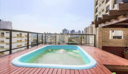 Belíssima cobertura Duplex, composta de 3 dormitórios, living 2 ambientes, 2 cozinhas equipadas, área externa com piscina e churrasqueira, vaga de garagem ampla e escriturada. Imóvel com vista privile
