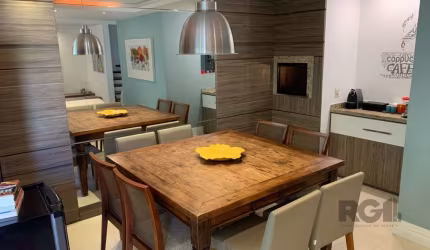 Casa à venda em condomínio fechado  com 3 dormitórios no bairro Ecoville, suíte,  sótão, living, churrasqueira, lavabo, pátio, cozinha com área de serviço mais  área de serviço externa e coberta, duas