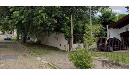 Terreno 950m² a 900 metros da Av. Bento Gonçalves, para fins diversos. Ótimo Preço!! Preço e disponibilidade do imóvel sujeitos a alteração sem aviso prévio.