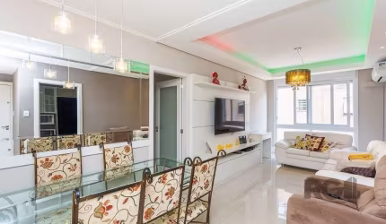 Este impecável apartamento de 3 dormitórios, mais dependência, foi completamente reformado, incluindo a parte elétrica, hidráulica, piso e pintura. Todas as portas e marcos foram substituídos por mate
