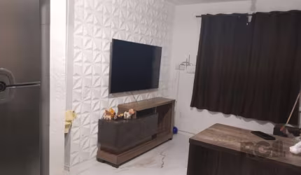 Apartamento 2 dormitórios, com piso porcelanato, 2° andar, Box de vidro no banheiro, condomínio com infraestrutura,  vaga de estacionamento fixa. Próximo ao Shopping Super Kan.