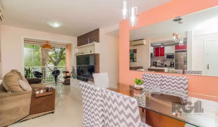 Excelente apartamento com 3 dormitórios sendo uma suíte, living para dois ambientes integrado a sacada com churrasqueira, banheiro social, cozinha americana , área de serviço separada, piso porcelanat