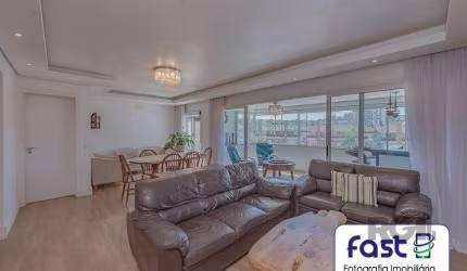 Vende Excelente Apartamento no Bairro - Jardim do Salso (Central Parque) - Porto Alegre&lt;BR&gt;&lt;BR&gt;Bairro Nobre. Apartamento de muito bom gosto, no Cond. Ibirapuera, 162m² privativos, com 3 su