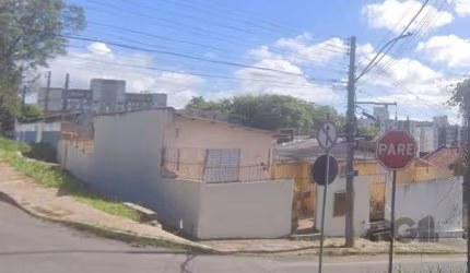 Se você está procurando um terreno em uma ótima localização, pode ser exatamente esse!        &lt;BR&gt;Com uma área total de 537,36m², este terreno fica próximo à Avenida Cavalhada, o que significa q