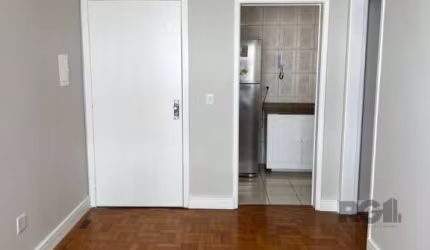 Apartamento 2 dormitórios, churrasqueira e vaga, com 69 m² privativos, Azenha - Porto Alegre - RS    &lt;BR&gt;&lt;BR&gt;  Excelente apartamento, inteiramente reformado, conta com dois dormitórios,  2