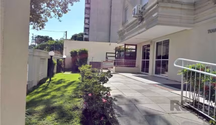 Localização privilegiada no bairro Cristo Redentor, fácil acesso a colégios, faculdades, praças e shoppings. Com 80m2 privados, 3 dormitórios, sendo uma suíte, no oitavo andar, sol nascente em todos a