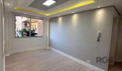 Belíssimo apartamento com 01 quarto no Condomínio Torre da Glória.    &lt;BR&gt;Possui amplo living estar e jantar com rebaixe em gesso, 1 quarto, banheiro com box de vidro e ventilação natural, cozin