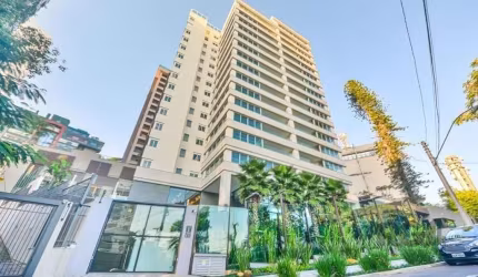 Apartamento de 4 dormitórios no bairro Bela Vista. Imóvel com área privativa de 257 metros quadrados, em andar alto, com bela vista do bairro, possui 4 amplas suítes, suíte master com opção de dois ba