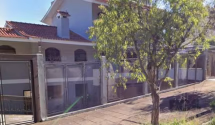 Casa com vista linda e definida  para o Guaíba com 645 m2 de área construída, na Vila Conceição, Sétimo Céu, em Porto Alegre.&lt;BR&gt;&lt;BR&gt;A casa foi totalmente reformada. Na altura da calçada, 