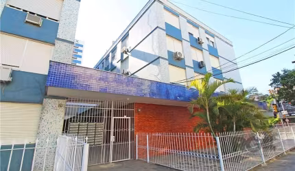 Excelente apartamento com 3 dormitórios, dois banheiros, cozinha com possibilidade de ser integrada à sala, mais dependência com banheiro auxiliar e o melhor, por ser último andar, será possível fazer