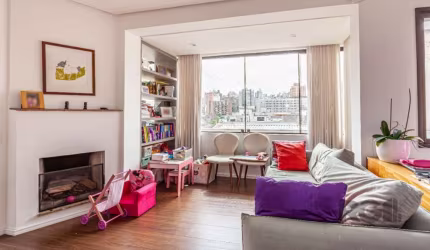 Cobertura 2 dormitórios, 2 suítes, 172 m² de área privativa e 2 vaga(s) de garagem. Localizado na Rua/Av. Casemiro De Abreu, no bairro Rio Branco em Porto Alegre.&lt;BR&gt;&lt;BR&gt;Na Parte inferior: