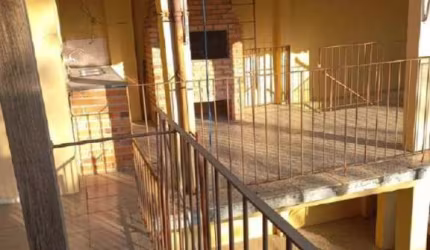 Casa à venda em Nonoai, Porto Alegre. SEM HABITE-SE - não aceita financiamento, &lt;BR&gt;&lt;BR&gt;Com 280m² de área privativa, 4 dormitórios, 3 banheiros, 4 vagas de garagem. Possui área de serviço,