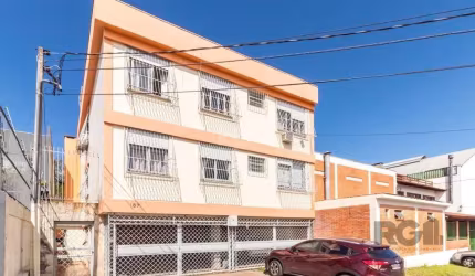 Apartamento localizado no bairro Bom Jesus, com 85 m² no 3º andar. Imóvel com 3 dormitórios, sala de estar/jantar, cozinha, banheiro social, área de serviço. Imóvel com posição solar privilegiada. Vag