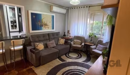 Encante-se por este incrível apartamento localizado no bairro Auxiliadora, oferecendo espaços amplos e uma atmosfera iluminada pela luz natural para uma experiência de moradia verdadeiramente encantad