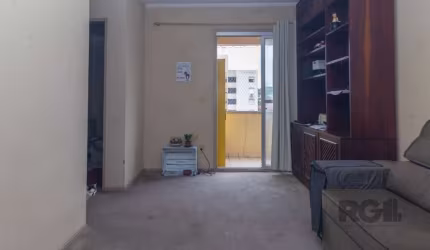 Apartamento de 2 dormitórios com sacada e vaga de garagem escriturada no Bairro Sarandi, junto ao Bairro Ecoville com 52,15m² de área privativa, no 4º pavimento, prédio com elevador Condomínio com 2 s