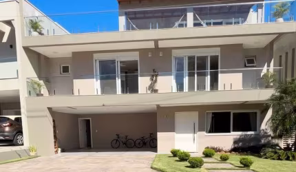 Esta casa encantadora de quatro suítes é o lar perfeito para quem busca conforto e praticidade. Localizada no prestigiado condomínio Mirante do Lago, dentro do  Lagos de Nova Ipanema, ela oferece não 