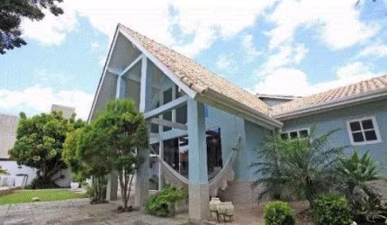 CASA de alvenaria estilo cabana, 4 dormitórios sendo 1 suíte com closet, hidro e estar intimo, living 2 ambientes, lavabo, ampla cozinha , salamandra, churrasqueira, amplo mezanino, dispensa, área de 