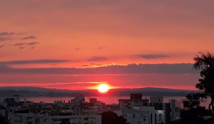 Otimo apartamento em rua tranquila, mas ao mesmo tempo proximo de todos recursos do bairro, qualidade de vida.&lt;BR&gt;Amplo living para dois ambientes, sacada com churrasqueira, tres dormitorios  se