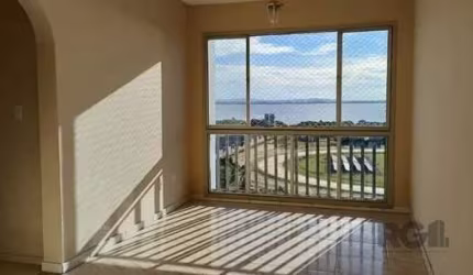 Apartamento com 3 dormitórios, 2 banheiros, 1 vaga de garagem, no bairro Cristal, Porto Alegre/RS    &lt;BR&gt; &lt;BR&gt;Este apartamento de três quartos oferece uma vista incrível para o Rio Guaíba.